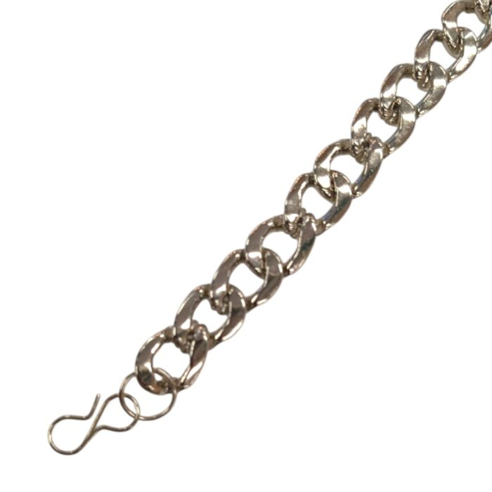 Close up of 15mm Link Chain Bracelet