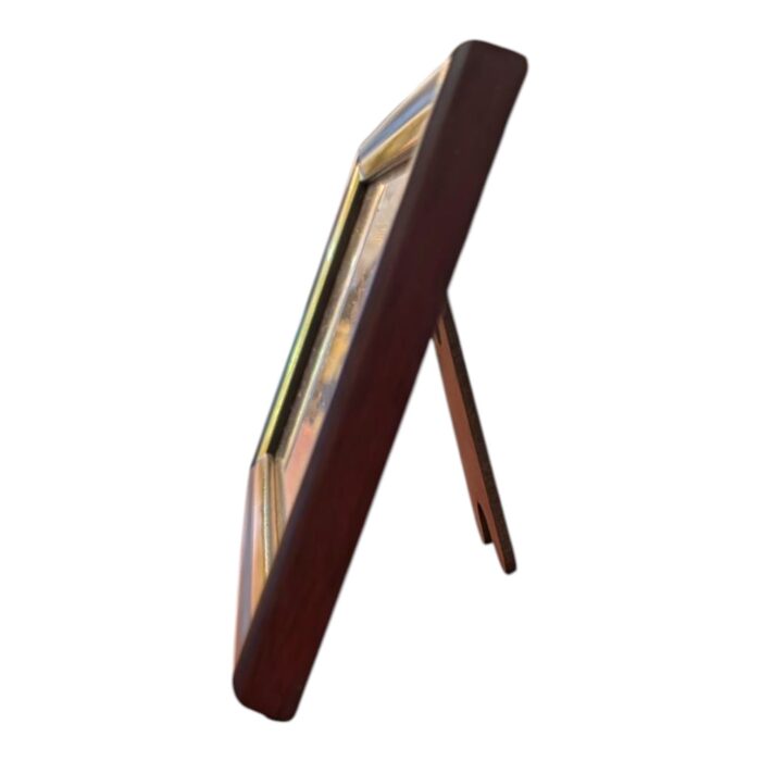 Side profile view of Gold plated frame