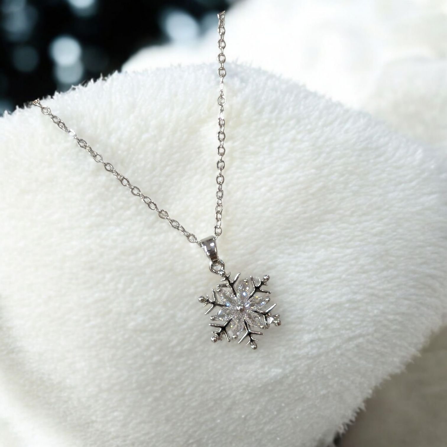 PXL_20251127_182023097~2 (2) (1).jpg Metal chain pendant necklace - SK - Image 1