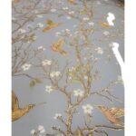 Close-up of the sophisticated gold inlay and high-gloss finish on a serving tray.