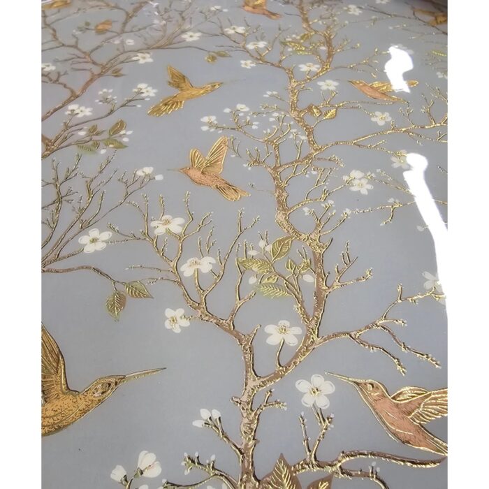 Close-up of the sophisticated gold inlay and high-gloss finish on a serving tray.