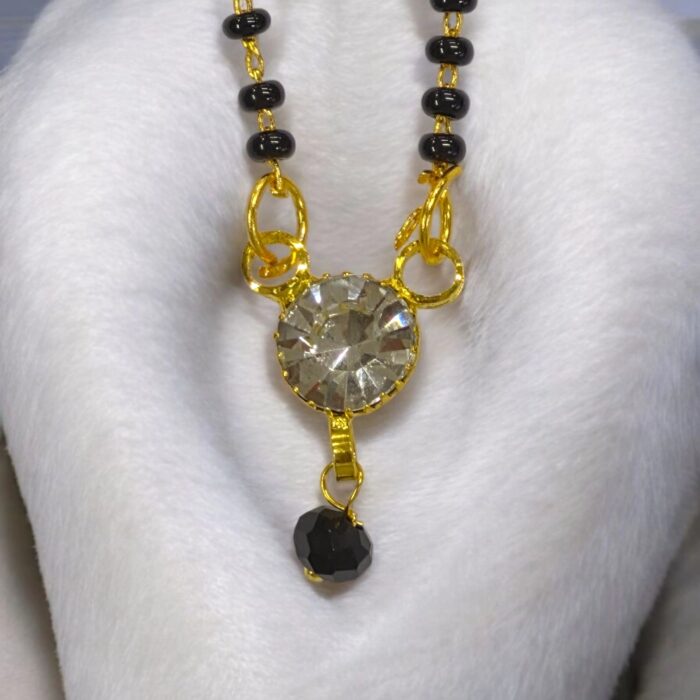 Close up of Single line, one stone pendant Mangalsutra