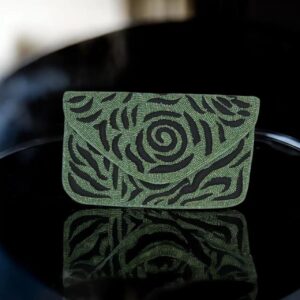 Beaded envelope clutch bag with magnetic closure